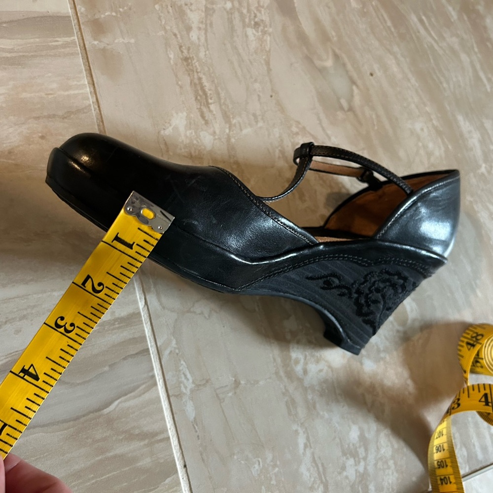Clark's size 6.5M T-strap wedge heels - Picture 7 of 8